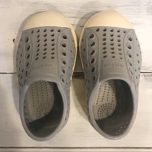 Native shoes. Toddler size 4. Grey & off w…
